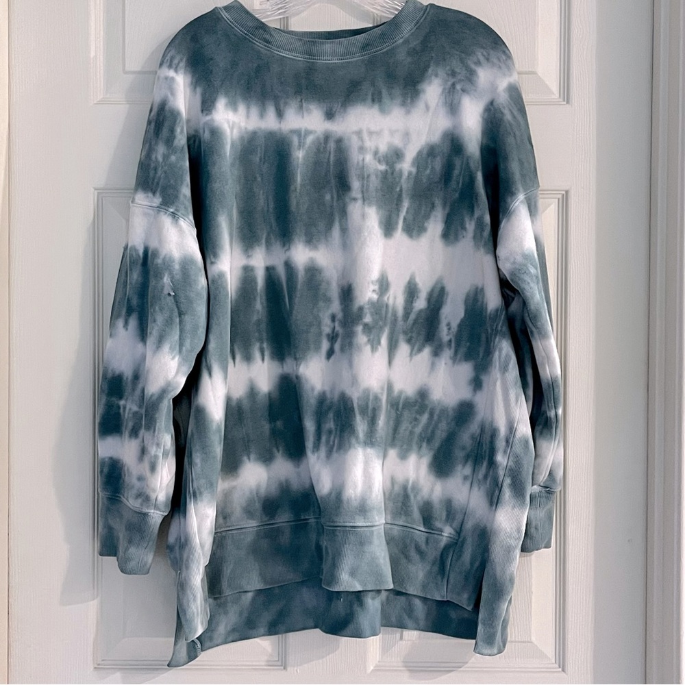 SO Lounge Life Weekend Green & White Tie Dye Relaxed Fit Sweatshirt, Size L